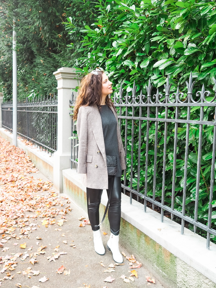 Cristina from The Brunette Nomad, Dallas fashion blogger living in Switzerland, is sharing her favorite leather leggings by Hue