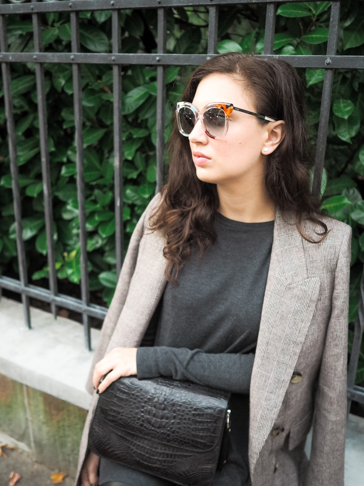 Cristina from The Brunette Nomad, Dallas fashion blogger living in Switzerland, is sharing her favorite leather leggings by Hue