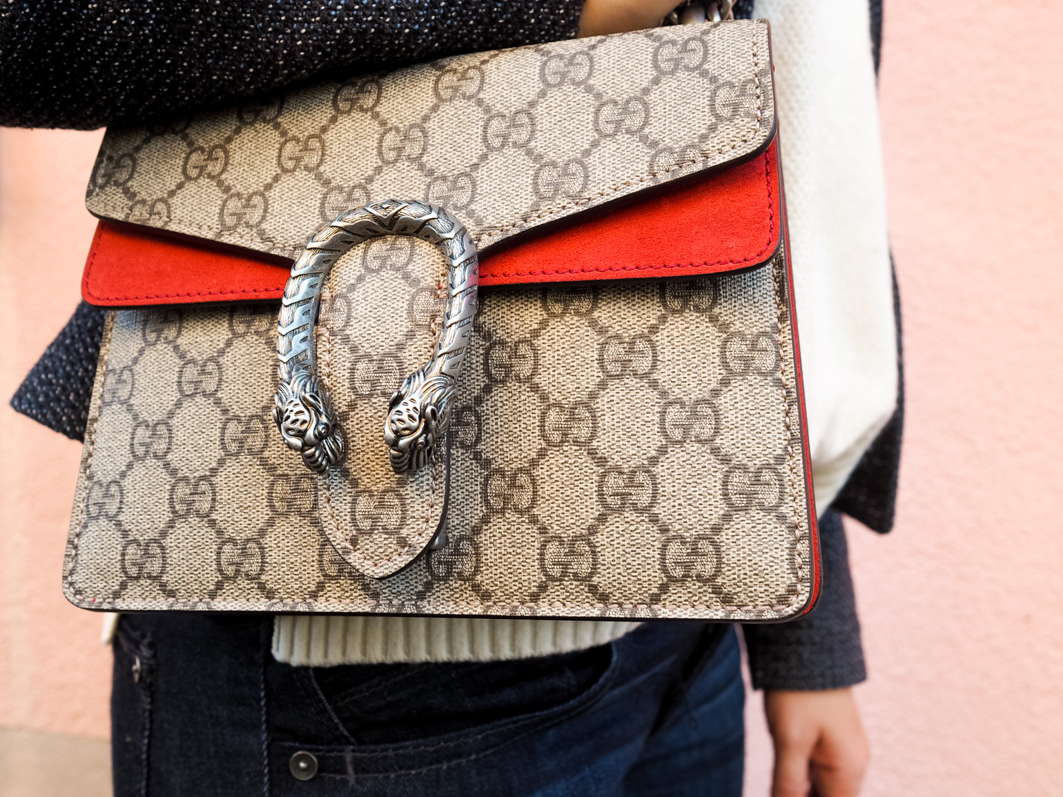 Gucci Dionysus Supreme Mini Handbag Review - The Brunette Nomad