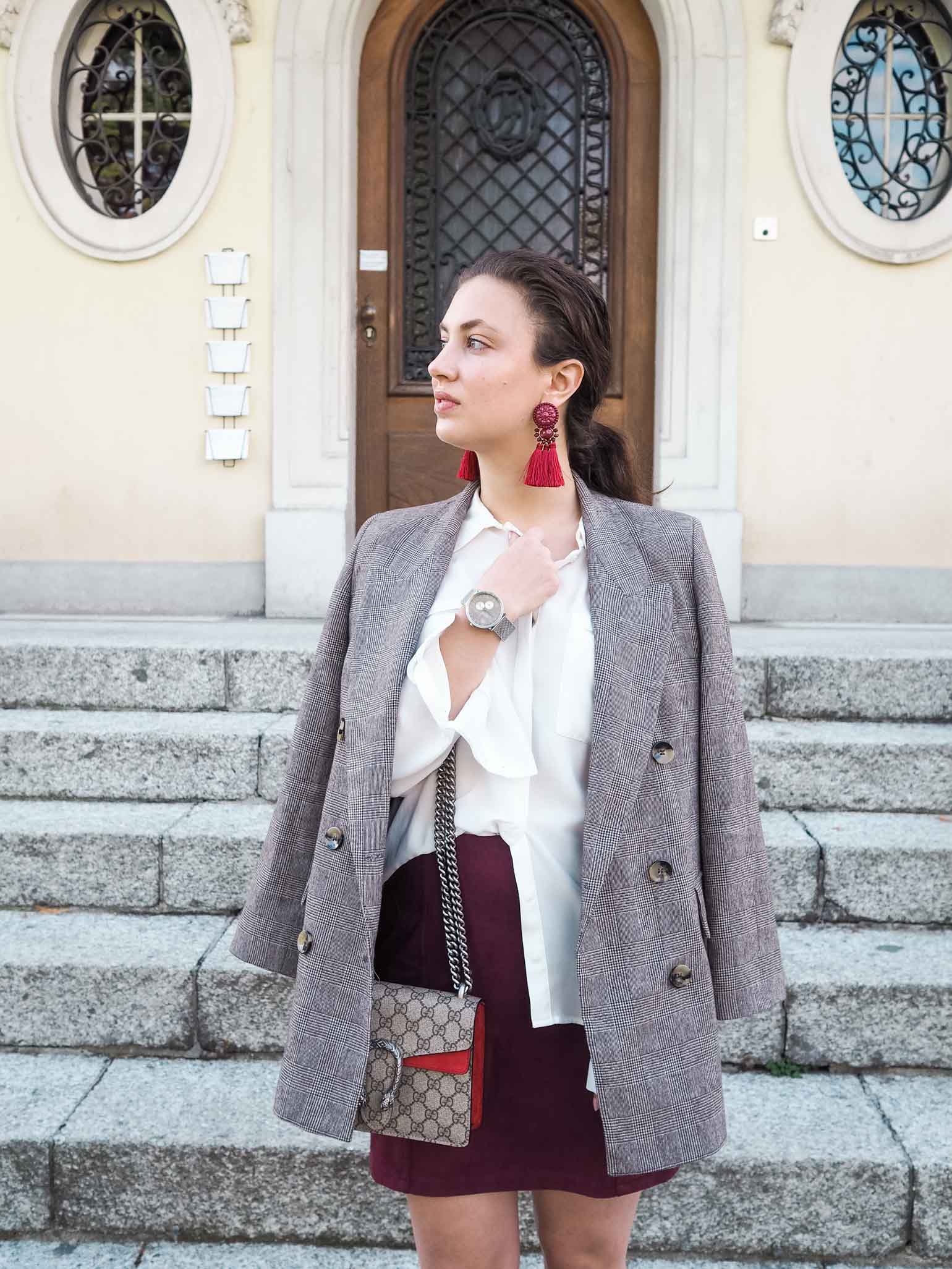 Dallas fashion blogger shows that burgundy and plaid are essential trends this Fall