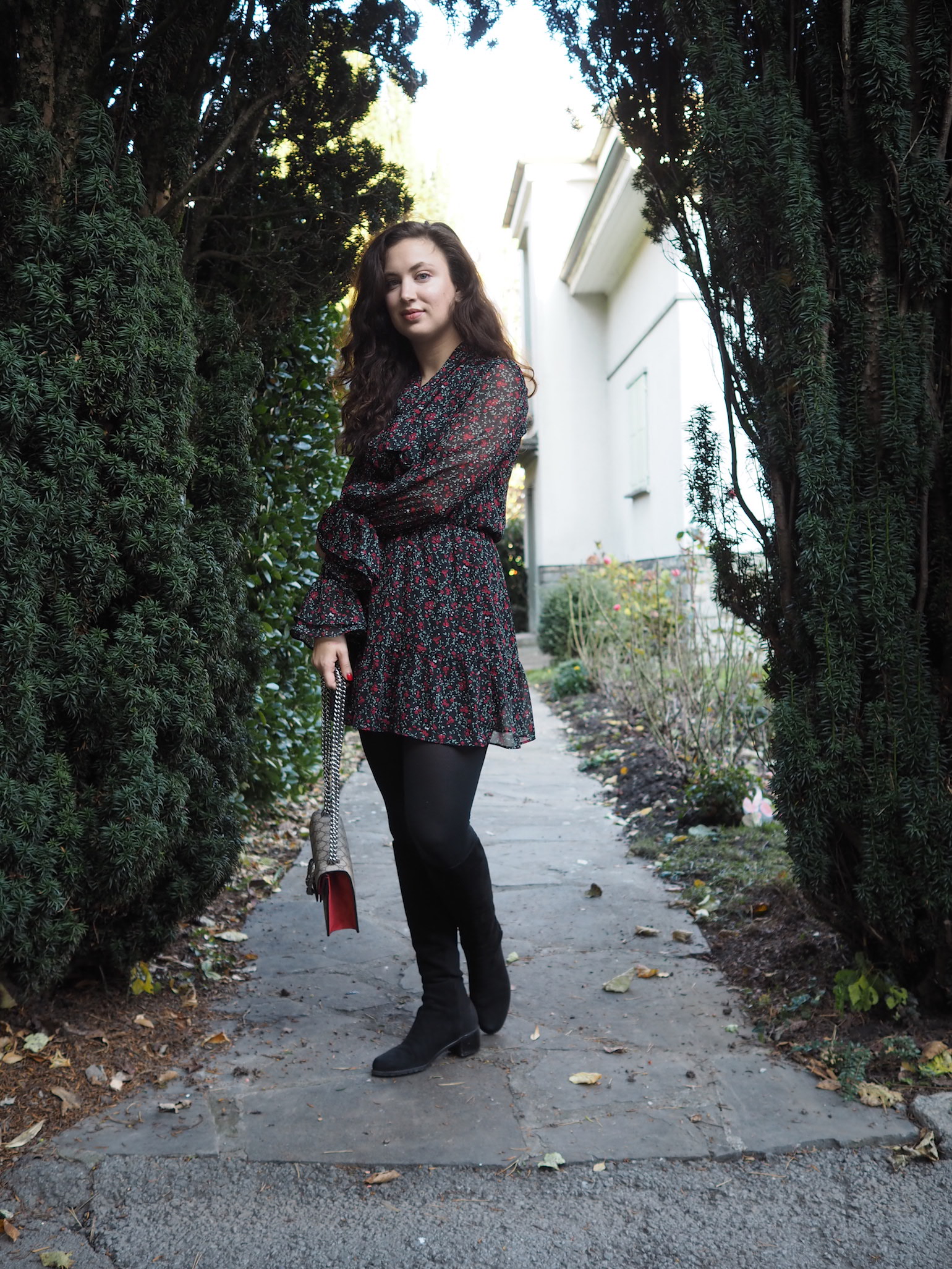 black-shiny-down-vest-stetchy-midi-dress-houndstooth-tights-stuart-weitzman-combat-boots4  - MEMORANDUM