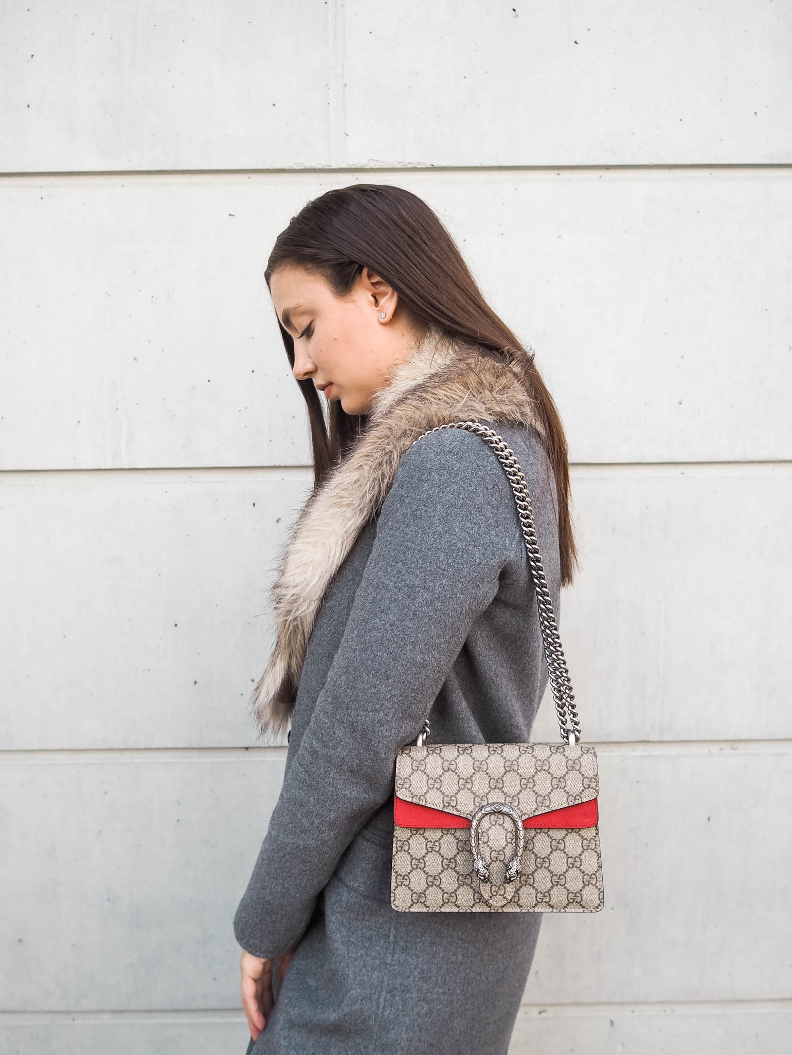 Fashion blogger is wearing a casual weekend style with Gucci Dionysus 