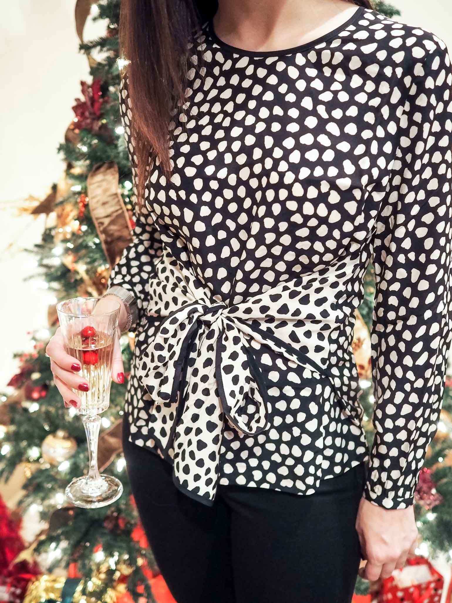 Cristina from The Brunette Nomad, Dallas fashion blogger, shares her casual holiday party look and two holiday cocktails that you need to serve for all of your holiday parties this season 