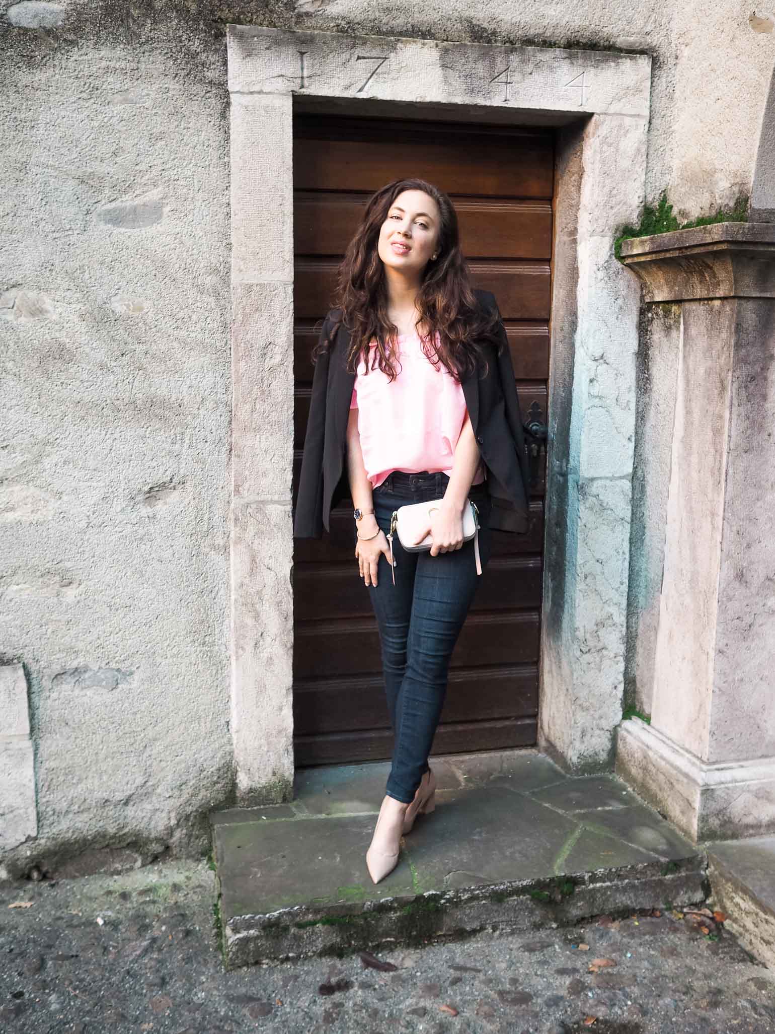 The Brunette Nomad styling a Valentine's Day date night look_Dallas fashion blogger