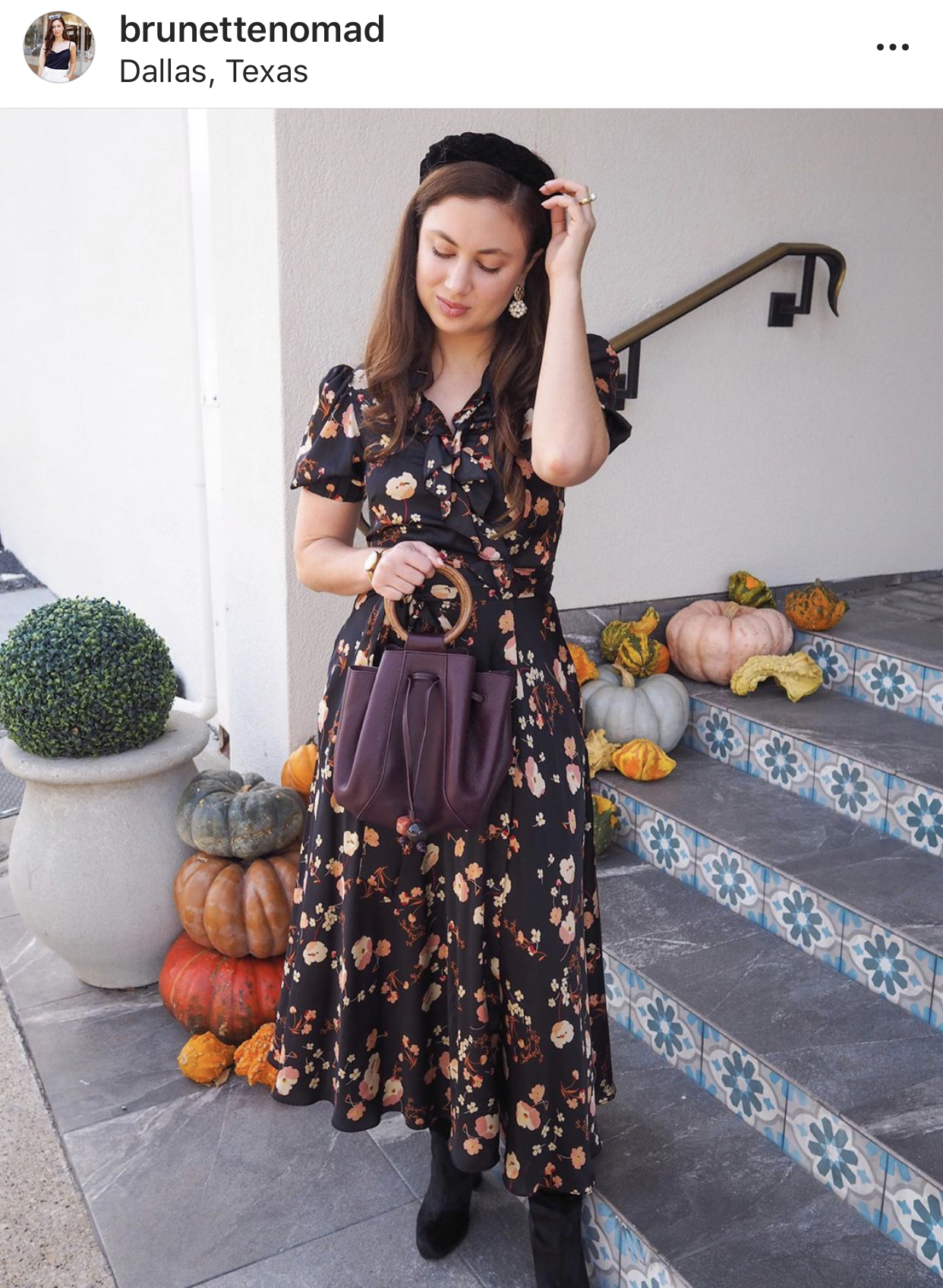 moody floral print dress for fall and winter - the brunette nomad